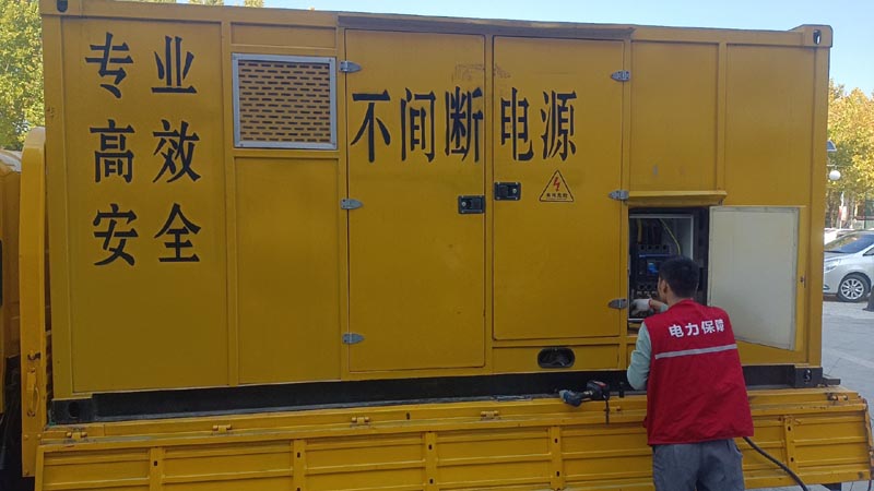 济南柴油发电机组和UPS电源配合使用时，如何避免切换过程中的电力中断？